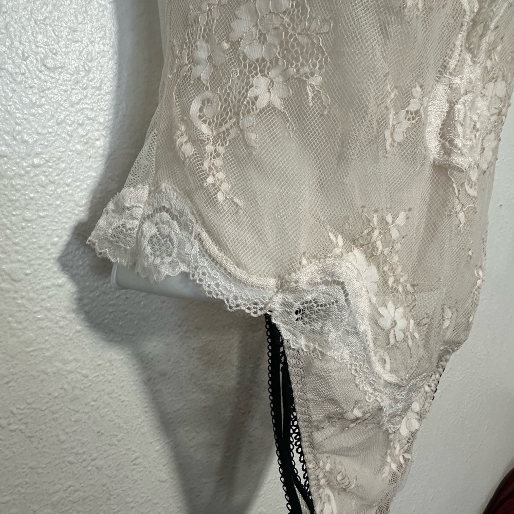 Victoria's Secret Cream Lace Lingerie romantic bodysuit black velvet trim - Picture 4 of 11
